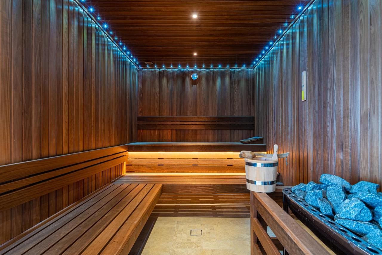 Helikon, Hotel 4*